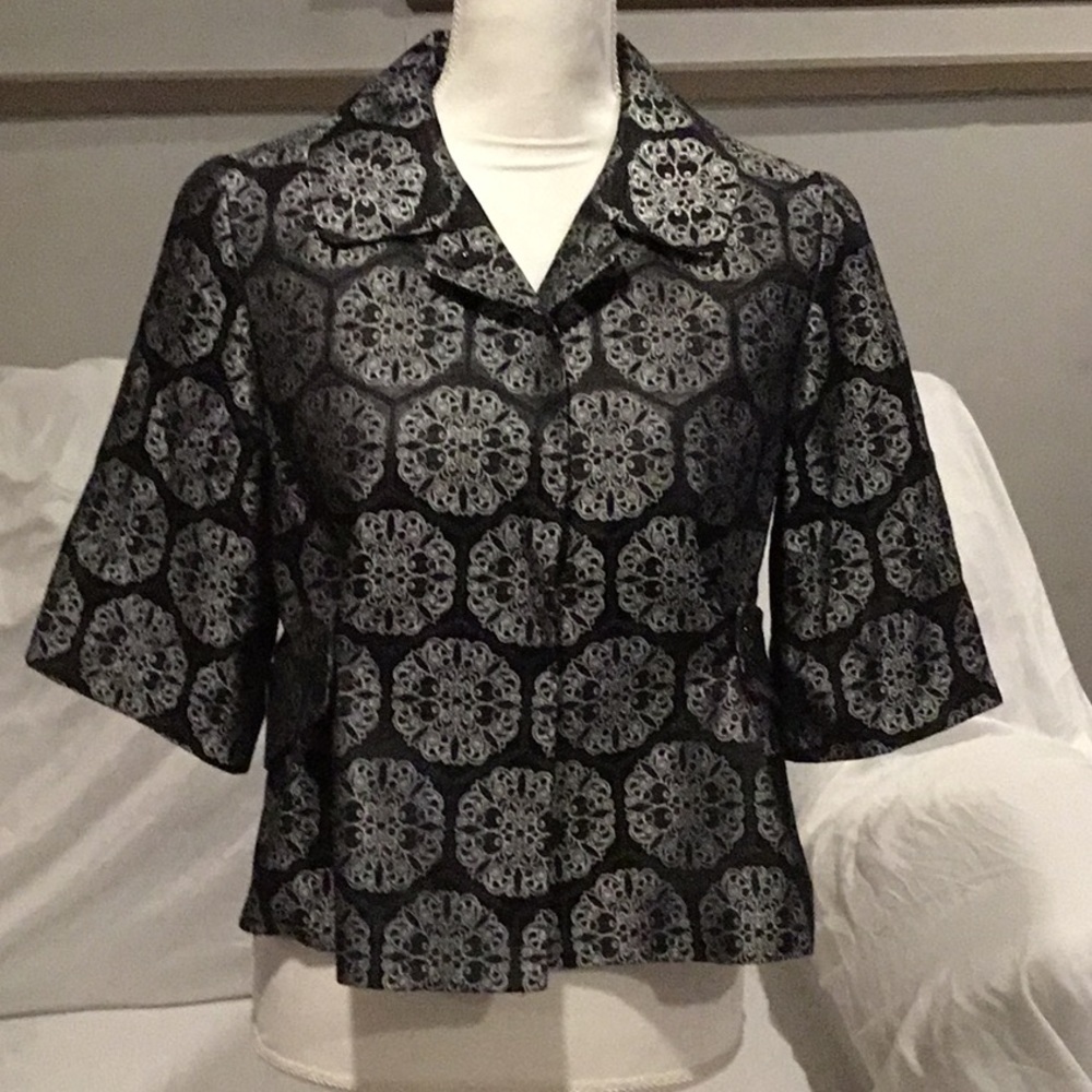 O) Women’s Tahari Jacket worn once , excell. cond.